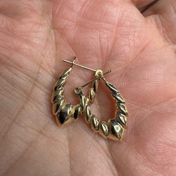 Earrings 14K Gold Vintage Puffed Gold Twisted Hoop - Picture 5 of 5